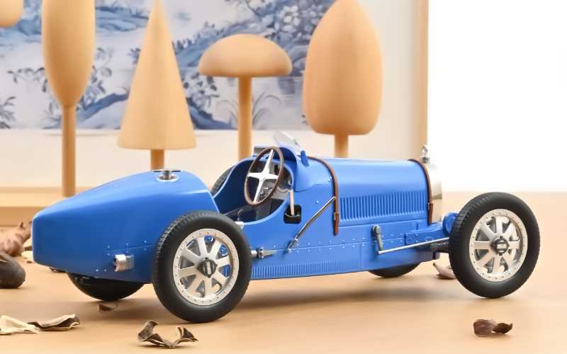 1:12 Norev Modellauto vom Bugatti Typ 35 Baujahr 1925 in blau | Automodelle bei Holzflitzer