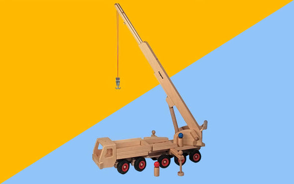 Fagus Holzspielzeug Mobilkran | Fagus Holzfahrzeug eignen sich aufgrund der robusten Verarbeitung aus Massivholz gut für Kita und Kindertagesstätten 