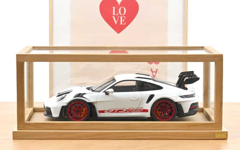 Modellauto Porsche 911 GT3 RS 2022er Baujahr in weiß von NOREV im Maßstab 1:12