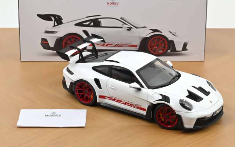 NOREV Porsche 911 GT3 RS 2022er Baujahr in weiß von NOREV im Maßstab 1:12