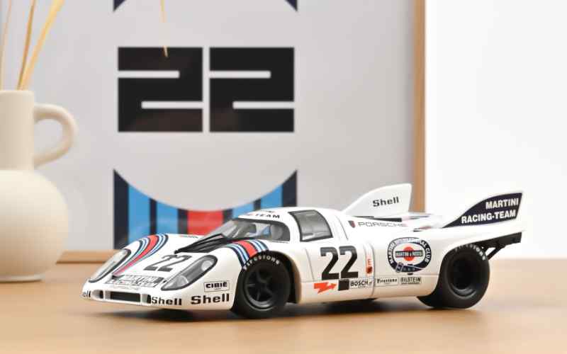 NOREV Porsche 917 K im weißen Martini Racing Team Livery als Modellauto im Maßstab 1:18