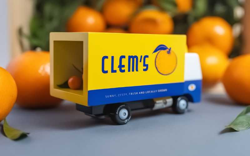 Spielzeugauto Candylab Toys Clem's Delivery Truck | Candycar Clementinen Holzlaster