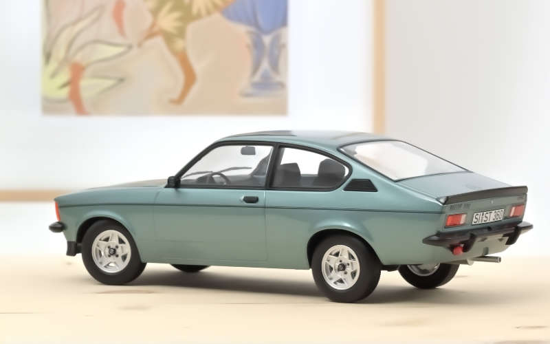 1:18 Opel Kadett in der Rallye Winterfest Ausführung von 1978 türkis | Modellauto von Norev