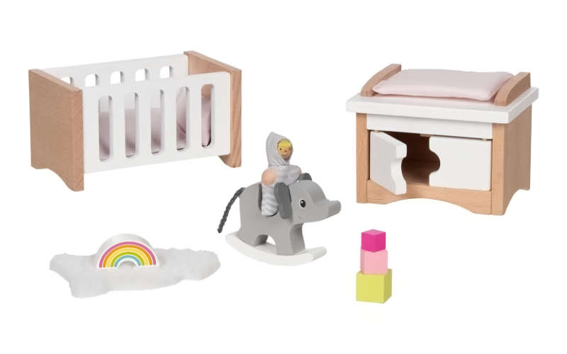 Muñeca bebé con muebles y accesorios
