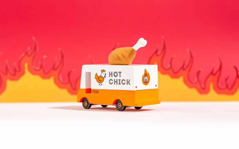 Spielzeugauto von Candylab Toys | CANDYCAR Fried Chicken Van Holzauto - das perfekte Geschenk für alle Brathähnchen Liebhaber